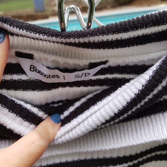 Off the shoulder shirt - Picture 2 of 3